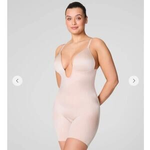 NEW Spanx Size S Plunge Low Back Mid Thigh Bodysuit Convertible Champagne Beige